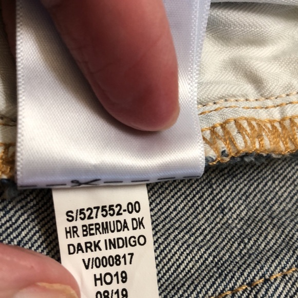 Gap | women’s distressed denim Bermuda shorts size 2/26. - Picture 8 of 13